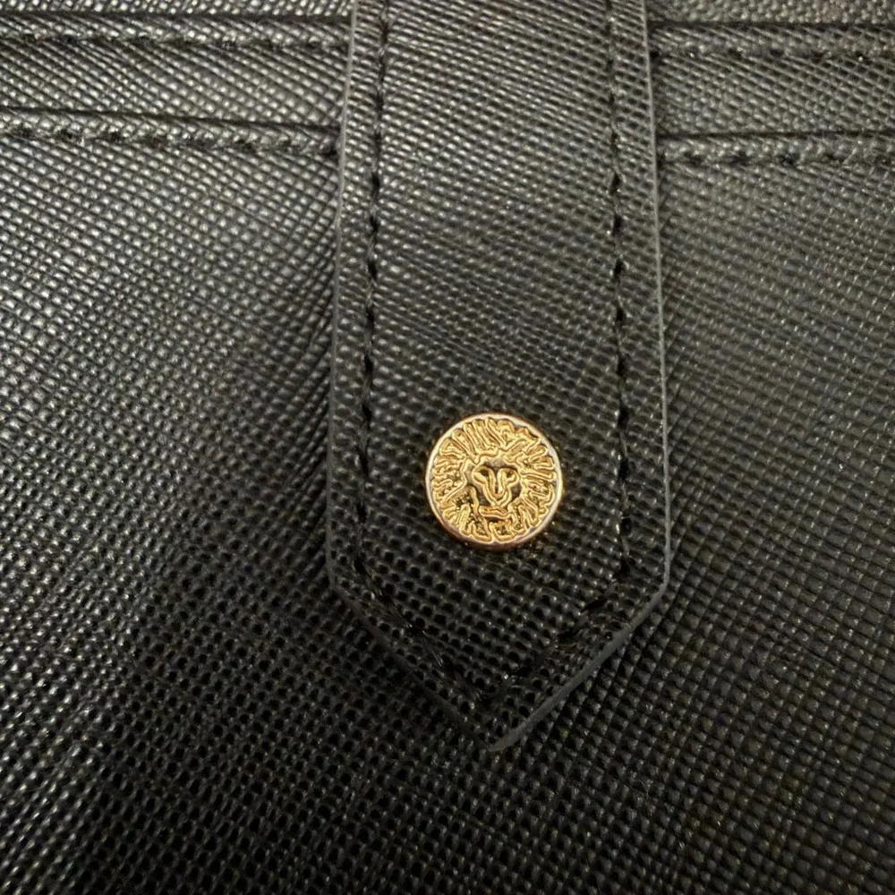 Anne Klein Black Saffiano Bifold Wallet Gold Lion Logo Zipper Pocket Card Holder